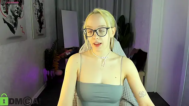 R0cket bunny online show from April 25, 2026, 12:35 am