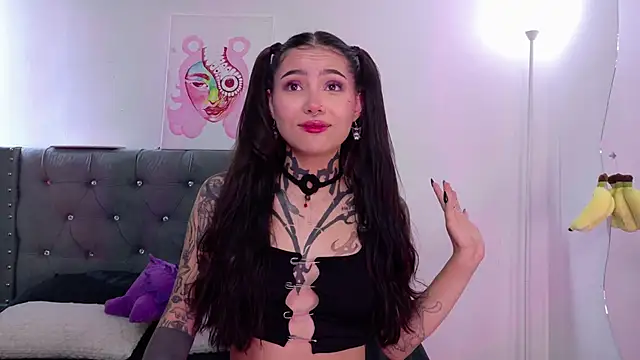 Snapshot of sara_queen10 chatting on October 23, 2025, 3:55 pm sara queen10 online show from October 23, 2025, 3:55 pm