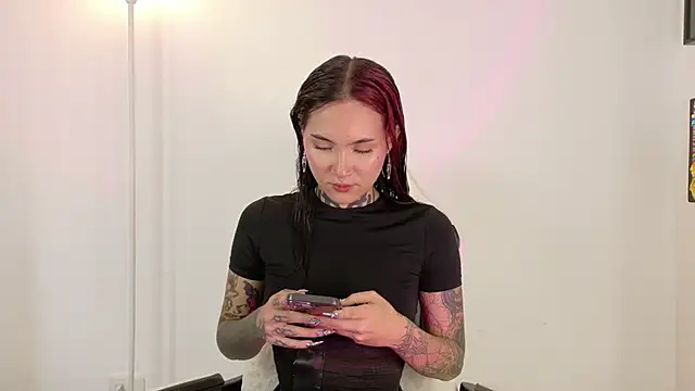 Snapshot of sara_queen10 chatting on April 9, 2026, 2:11 pm sara queen10 online show from April 9, 2026, 2:11 pm