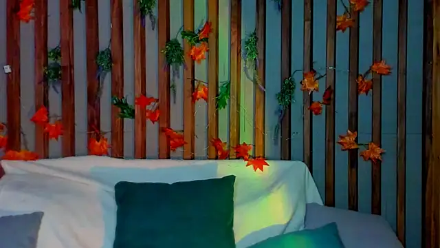 Snapshot of Lori_Williams chatting on December 19, 2025, 1:12 am Lori Williams online show from December 19, 2025, 1:12 am