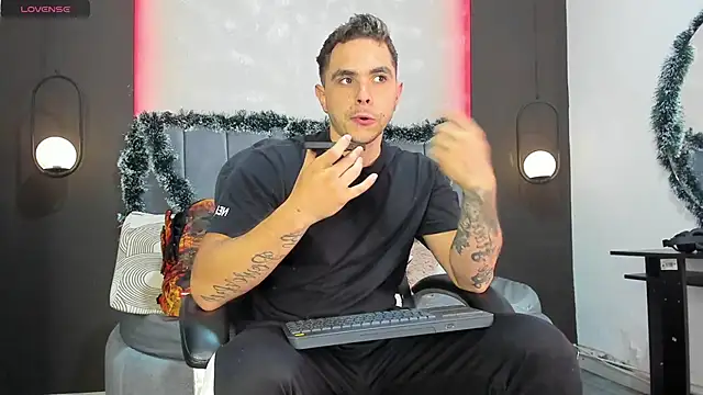 Liam walk  online show from November 27, 2025, 10:12 pm