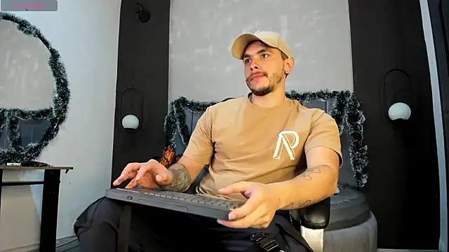 Snapshot of Liam_walk_ chatting on December 20, 2025, 10:17 pm Liam walk online show from December 20, 2025, 10:17 pm