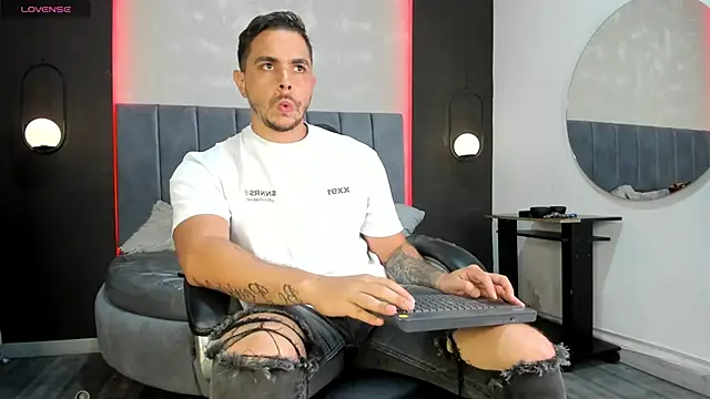 Snapshot of Liam_walk_ chatting on January 8, 2026, 8:11 pm Liam walk online show from January 8, 2026, 8:11 pm