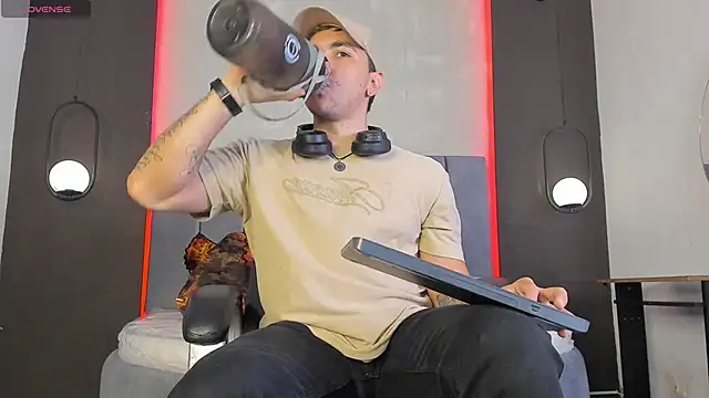 Snapshot of Liam_walk_ chatting on February 10, 2026, 7:07 pm Liam walk online show from February 10, 2026, 7:07 pm