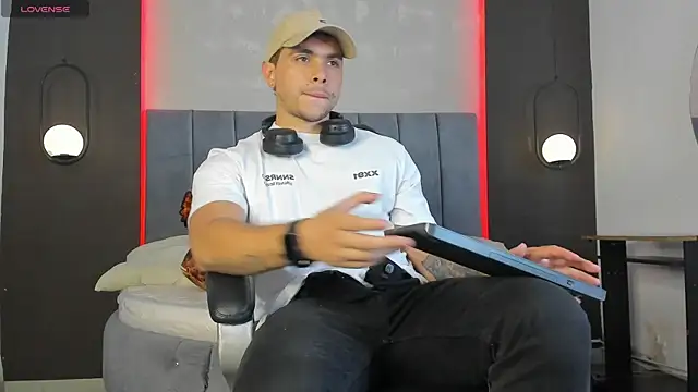 Snapshot of Liam_walk_ chatting on February 12, 2026, 9:10 pm Liam walk online show from February 12, 2026, 9:10 pm