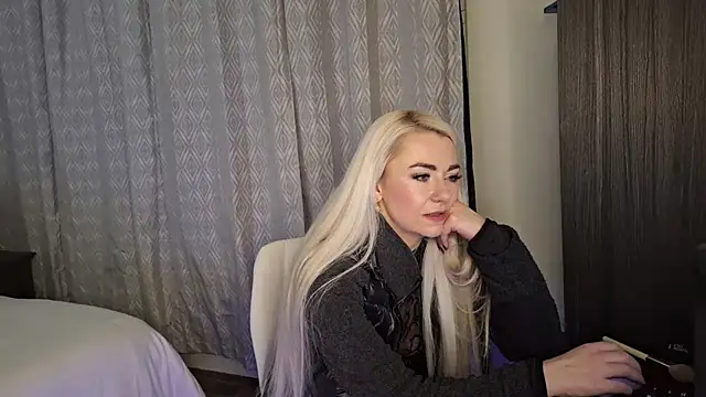 kinkylilsweetie online show from November 4, 2025, 10:25 am