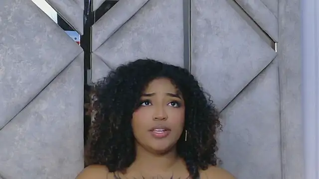 Cristal-Jonnes online show from April 6, 2026, 4:46 am