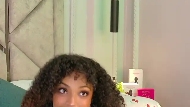 Snapshot of Cristal-Jonnes chatting on July 5, 2026, 9:55 pm Cristal-Jonnes online show from July 5, 2026, 9:55 pm