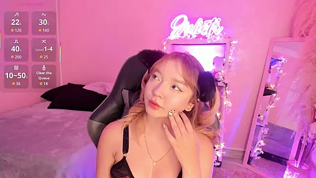 Snapshot of JuliethMoss chatting on February 25, 2026, 8:40 pm JuliethMoss online show from February 25, 2026, 8:40 pm