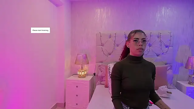 Pamelamiler   online show from September 19, 2025, 1:23 pm