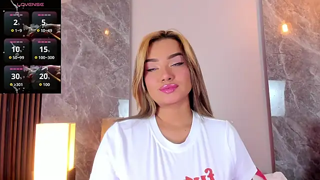 Snapshot of Emma_hunter_ chatting on December 3, 2025, 4:20 am Emma hunter online show from December 3, 2025, 4:20 am