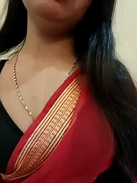 Snapshot of Maahhii_2 chatting on October 16, 2025, 6:42 pm Maahhii 2 online show from October 16, 2025, 6:42 pm