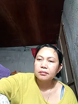 Everleigh mom online show from November 3, 2025, 3:08 am