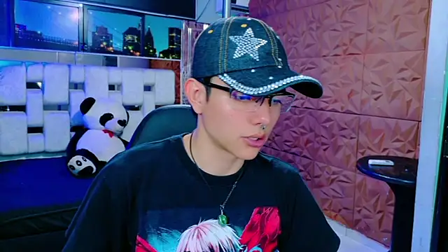 Snapshot of alandelrey57 chatting on December 2, 2025, 5:02 am alandelrey57 online show from December 2, 2025, 5:02 am