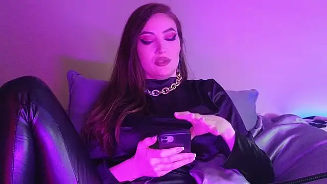 Snapshot of AliceJameson chatting on October 24, 2025, 9:11 pm AliceJameson online show from October 24, 2025, 9:11 pm