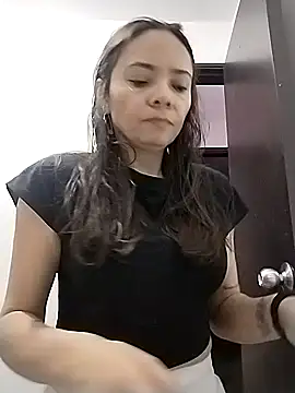 Cami Konor online show from September 18, 2025, 5:04 pm