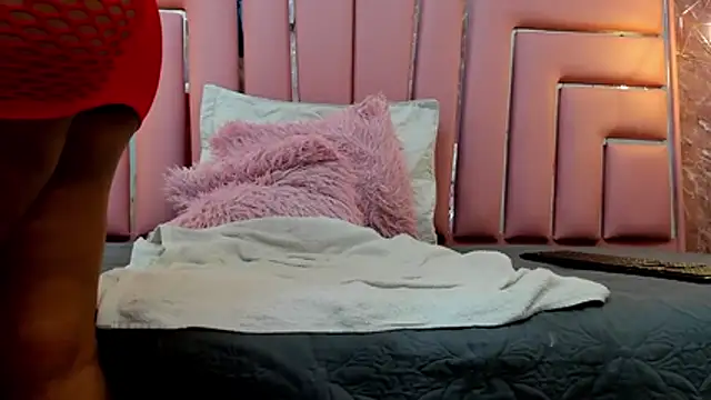 Snapshot of ALYANNA_HOT_ chatting on February 14, 2026, 12:35 pm ALYANNA HOT online show from February 14, 2026, 12:35 pm