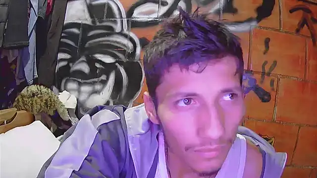alexandercruz online show from May 22, 2026, 11:32 pm