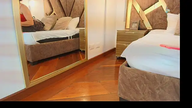 zarah andrew   online show from November 8, 2025, 2:39 pm