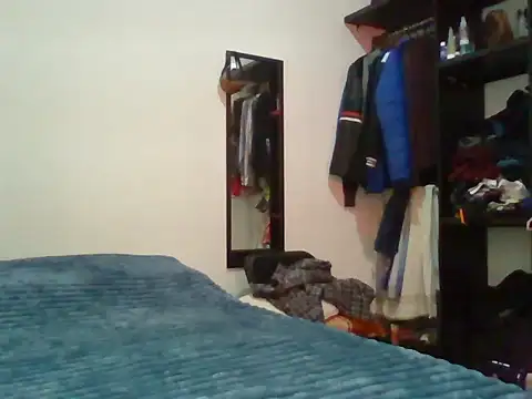 Snapshot of Barrx0018 chatting on December 17, 2025, 5:41 pm Barrx0018 online show from December 17, 2025, 5:41 pm