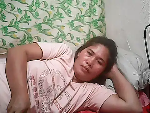 Snapshot of Juicy_69xx chatting on January 14, 2026, 11:42 pm Juicy 69xx online show from January 14, 2026, 11:42 pm