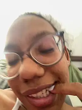 Valen1800 online show from October 26, 2025, 4:02 pm