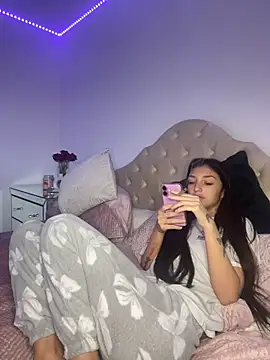 naughtybella05 online show from November 14, 2025, 10:47 am