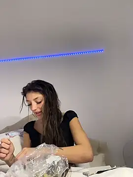 naughtybella05 online show from November 22, 2025, 8:19 pm