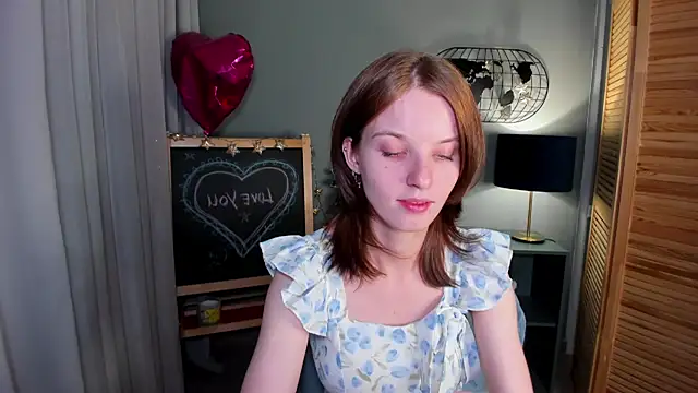 Snapshot of Madelaineses chatting on October 5, 2025, 10:46 am Madelaineses online show from October 5, 2025, 10:46 am