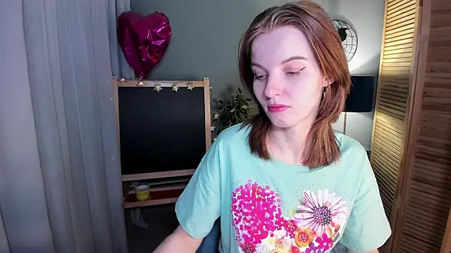 Snapshot of Madelaineses chatting on October 11, 2025, 9:08 am Madelaineses online show from October 11, 2025, 9:08 am