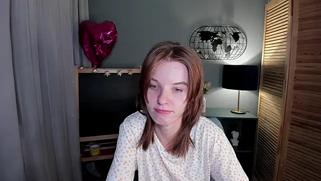 Snapshot of Madelaineses chatting on October 12, 2025, 10:25 am Madelaineses online show from October 12, 2025, 10:25 am