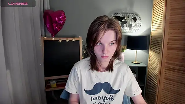 Snapshot of Madelaineses chatting on October 14, 2025, 2:40 pm Madelaineses online show from October 14, 2025, 2:40 pm