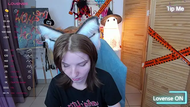 Snapshot of Madelaineses chatting on October 31, 2025, 11:44 am Madelaineses online show from October 31, 2025, 11:44 am