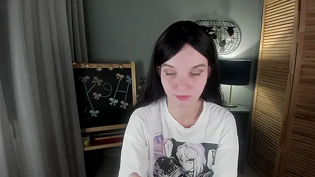 Snapshot of Madelaineses chatting on November 19, 2025, 8:47 am Madelaineses online show from November 19, 2025, 8:47 am