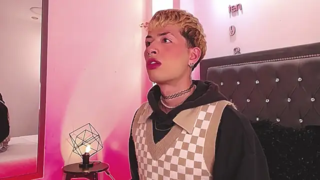 Snapshot of OzorioDany chatting on October 1, 2025, 3:56 am OzorioDany online show from October 1, 2025, 3:56 am