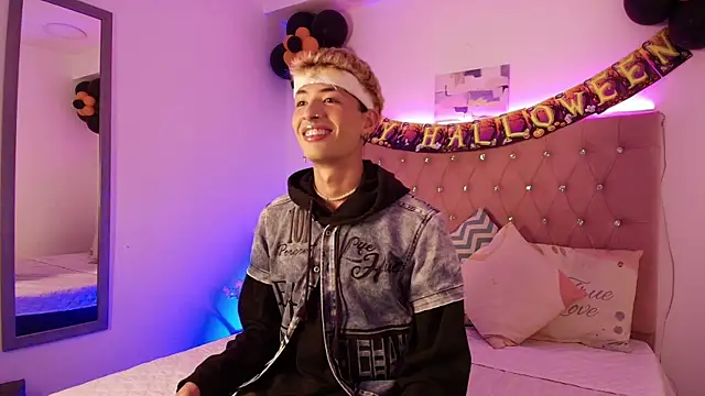 Snapshot of OzorioDany chatting on October 15, 2025, 3:39 am OzorioDany online show from October 15, 2025, 3:39 am