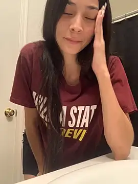 lovinlush online show from November 8, 2025, 5:18 am