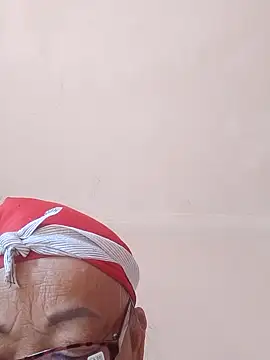 VangLe73 online show from October 10, 2025, 1:04 am