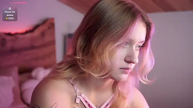 Snapshot of Nerissa_xo chatting on October 12, 2025, 8:08 pm Nerissa xo online show from October 12, 2025, 8:08 pm