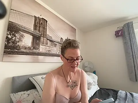 Curvy-Jinx online show from March 3, 2026, 11:38 am