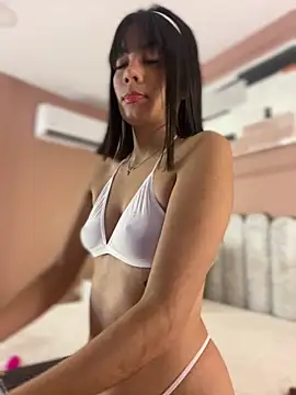 Snapshot of mia_kisses2 chatting on October 22, 2025, 3:40 am mia kisses2 online show from October 22, 2025, 3:40 am