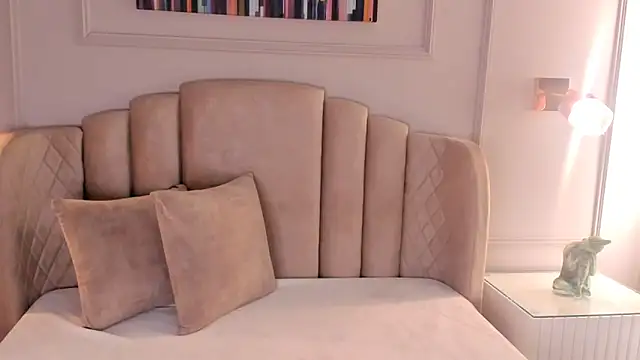 Snapshot of mia_kisses2 chatting on November 27, 2025, 2:13 am mia kisses2 online show from November 27, 2025, 2:13 am