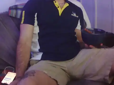 Snapshot of Luv2SuckBWC92 chatting on September 10, 2025, 6:13 am Luv2SuckBWC92 online show from September 10, 2025, 6:13 am