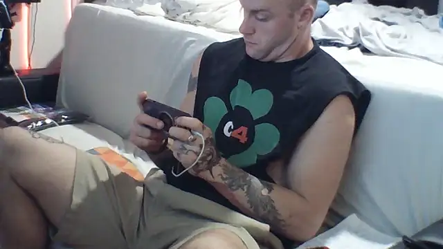 Snapshot of Luv2SuckBWC92 chatting on September 14, 2025, 1:38 am Luv2SuckBWC92 online show from September 14, 2025, 1:38 am