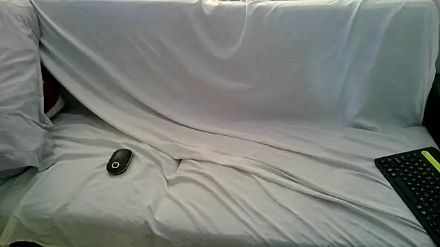 Snapshot of Luv2SuckBWC92 chatting on September 24, 2025, 3:59 pm Luv2SuckBWC92 online show from September 24, 2025, 3:59 pm