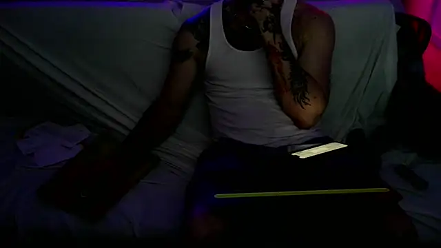 Snapshot of Luv2SuckBWC92 chatting on September 25, 2025, 8:40 am Luv2SuckBWC92 online show from September 25, 2025, 8:40 am