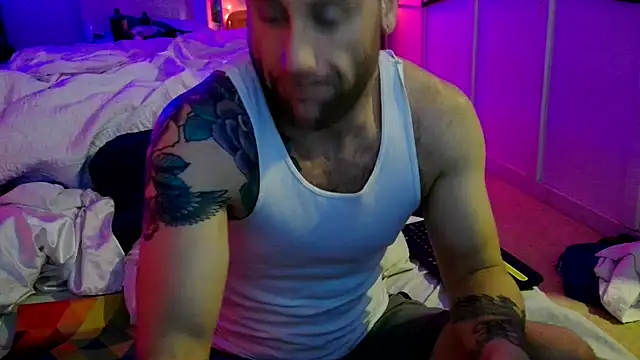 Snapshot of Luv2SuckBWC92 chatting on September 30, 2025, 12:59 am Luv2SuckBWC92 online show from September 30, 2025, 12:59 am