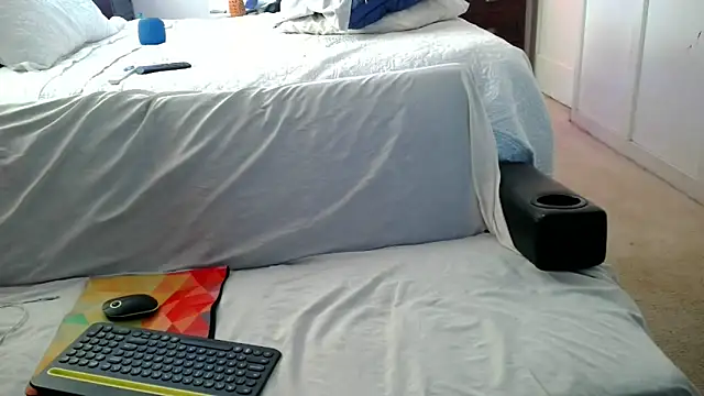 Snapshot of Luv2SuckBWC92 chatting on October 2, 2025, 10:28 pm Luv2SuckBWC92 online show from October 2, 2025, 10:28 pm