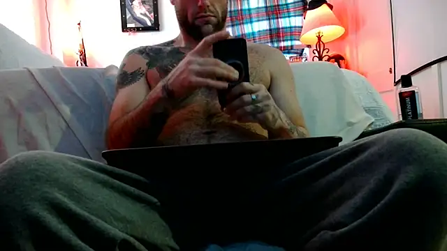 Snapshot of Luv2SuckBWC92 chatting on October 7, 2025, 6:16 pm Luv2SuckBWC92 online show from October 7, 2025, 6:16 pm