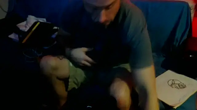 Snapshot of Luv2SuckBWC92 chatting on October 13, 2025, 4:12 am Luv2SuckBWC92 online show from October 13, 2025, 4:12 am